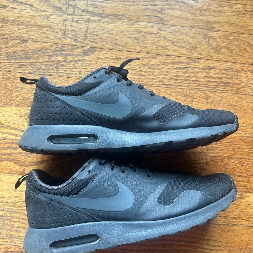 Nike Black Tennis Shoes